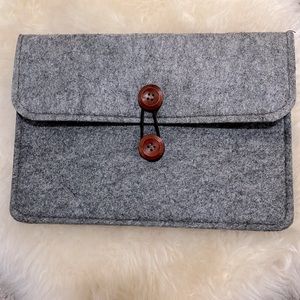 Tie button clutch